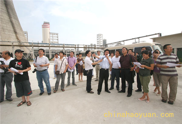 20090716153411_1 “聚焦皖北”采访团来部落先锋官网集团进行采访